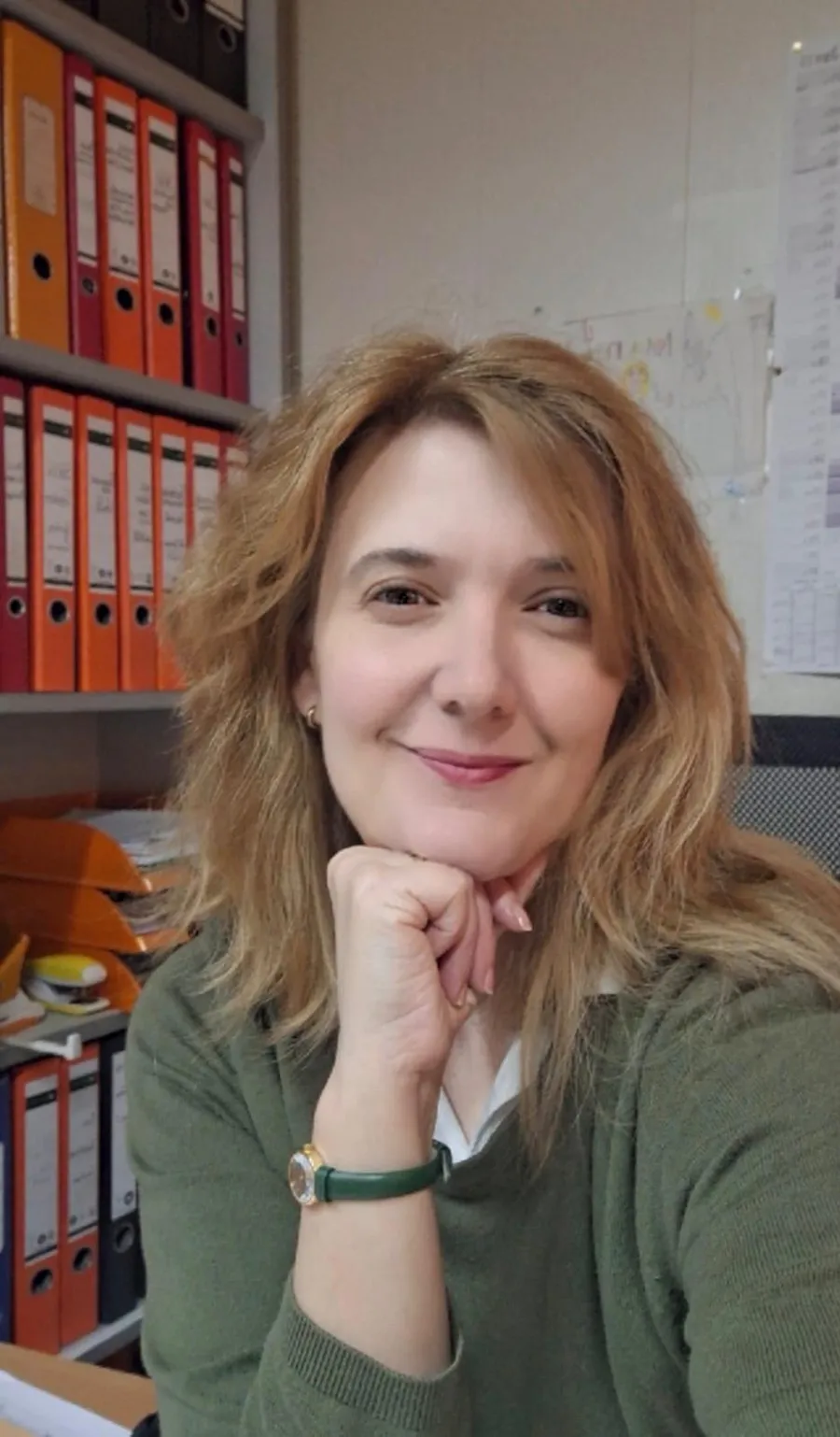 Cora Wetzel im Büro